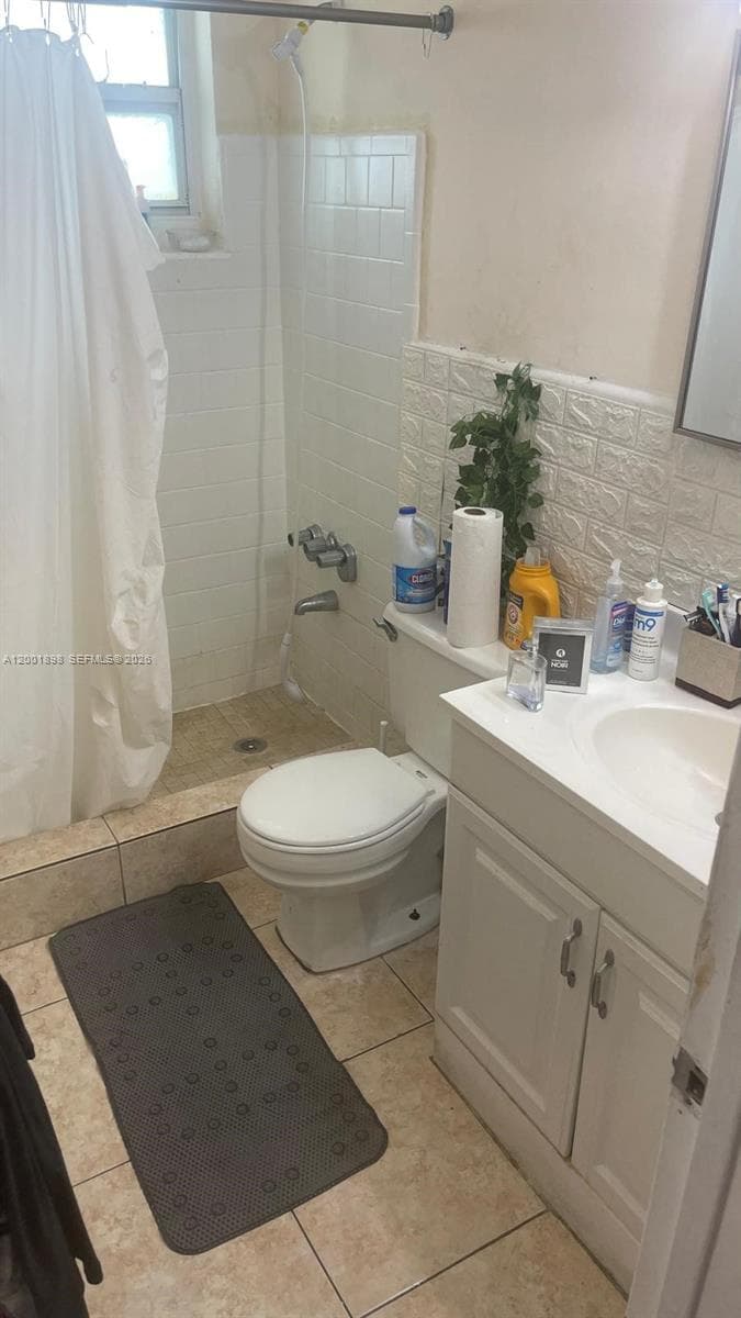 2225 NE 123rd St 204 photo 8