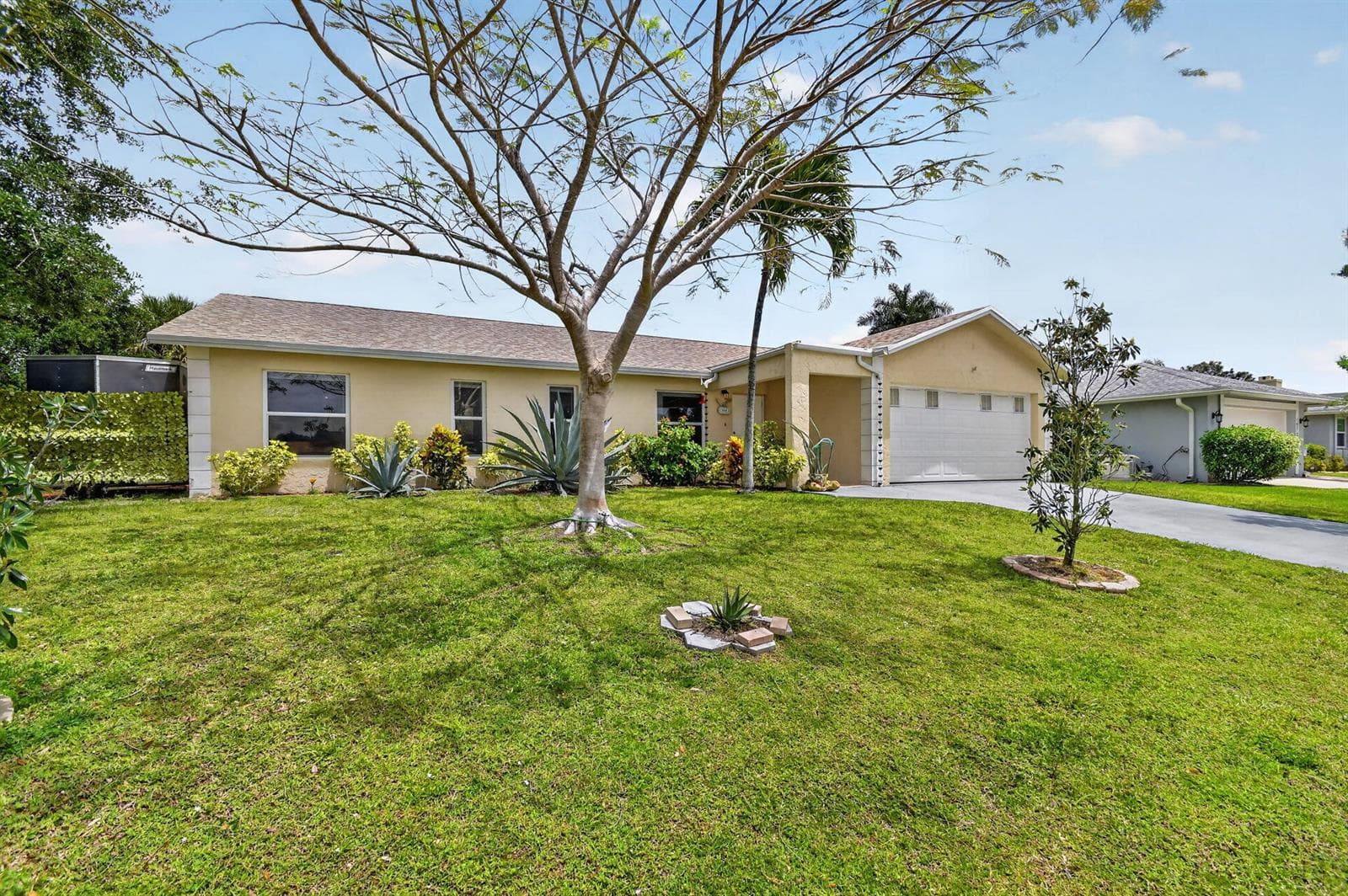 1262 Essex Drive photo 2
