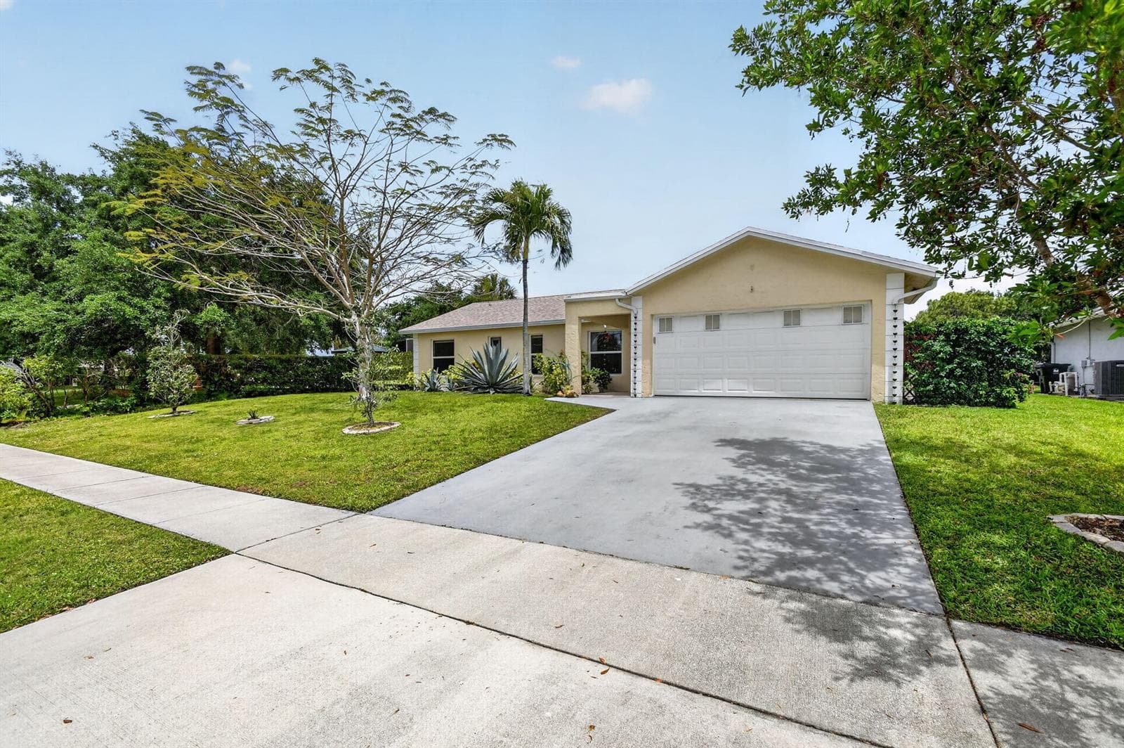 1262 Essex Drive photo 3