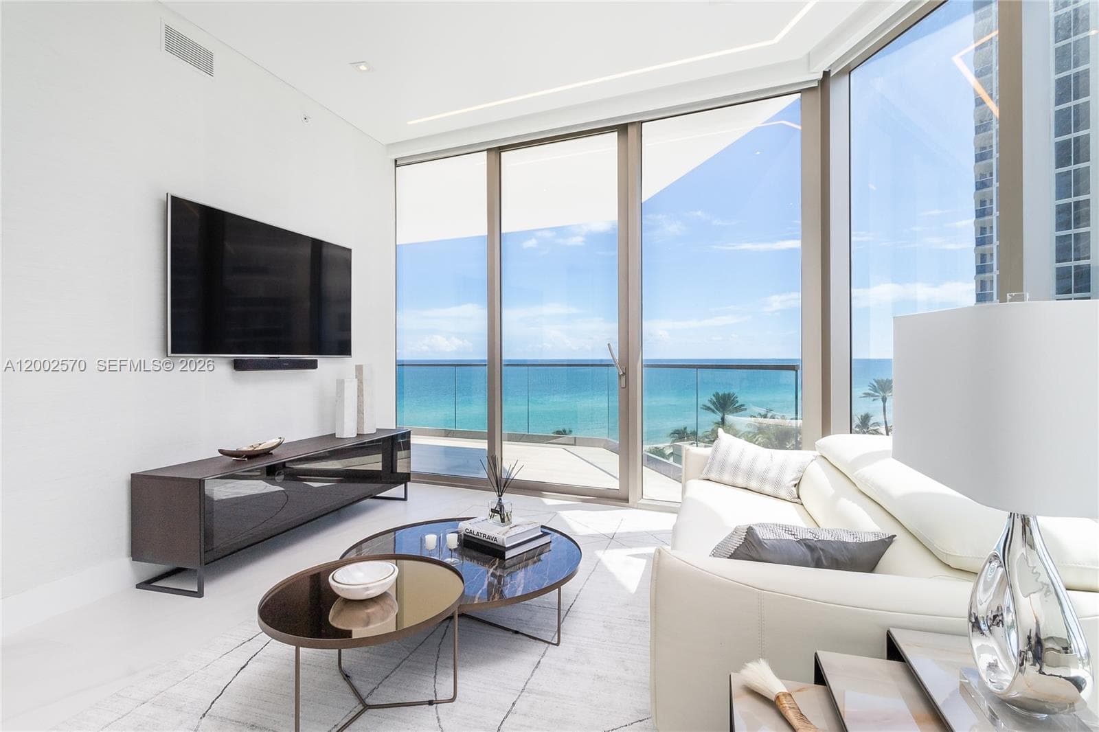 18975 Collins Ave 504 photo 4
