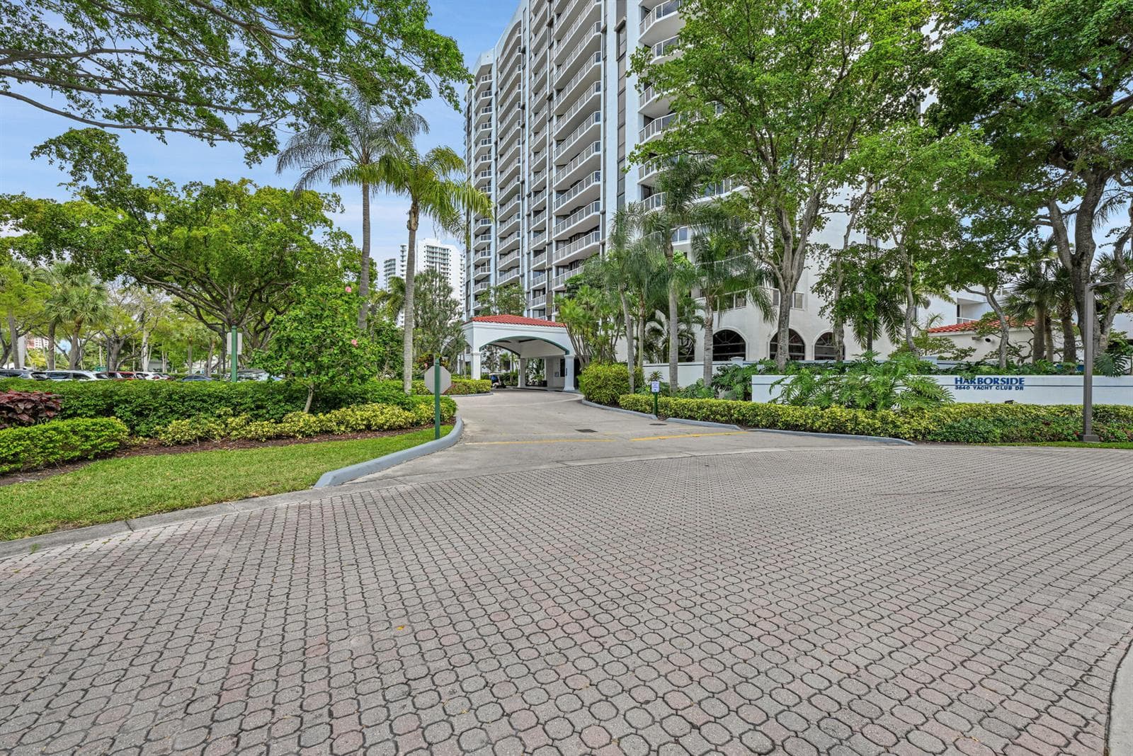 3640 Yacht Club Drive 1501 photo 2
