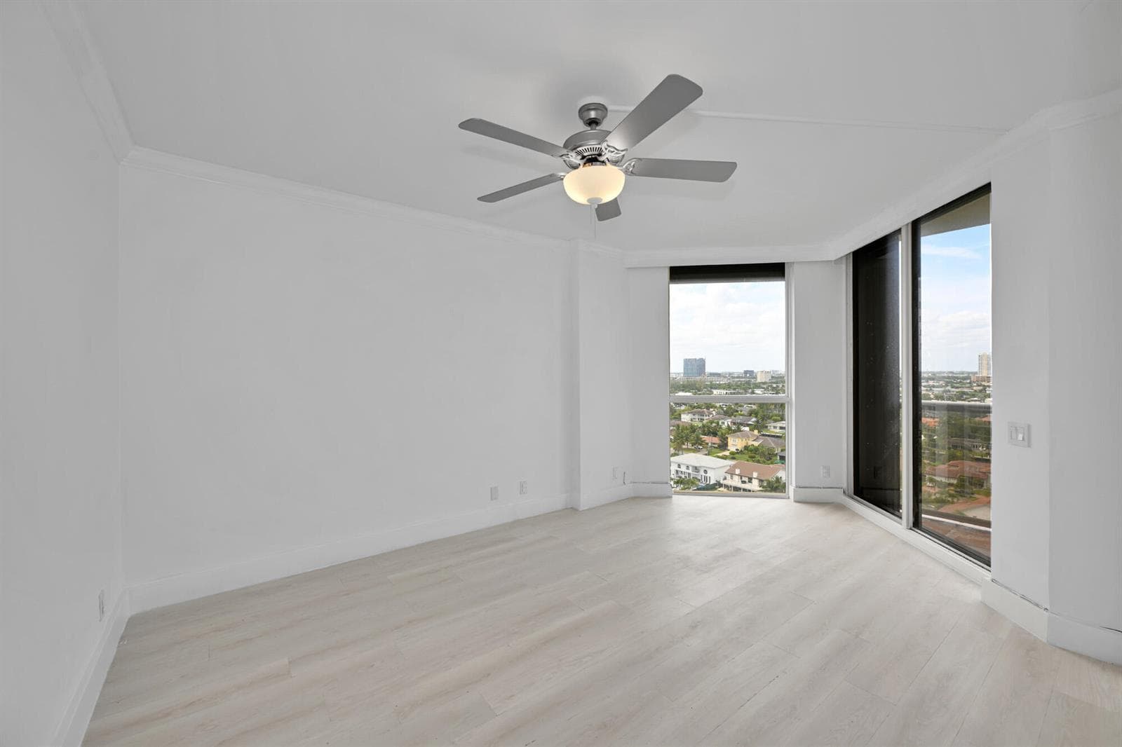 3640 Yacht Club Drive 1501 photo 6