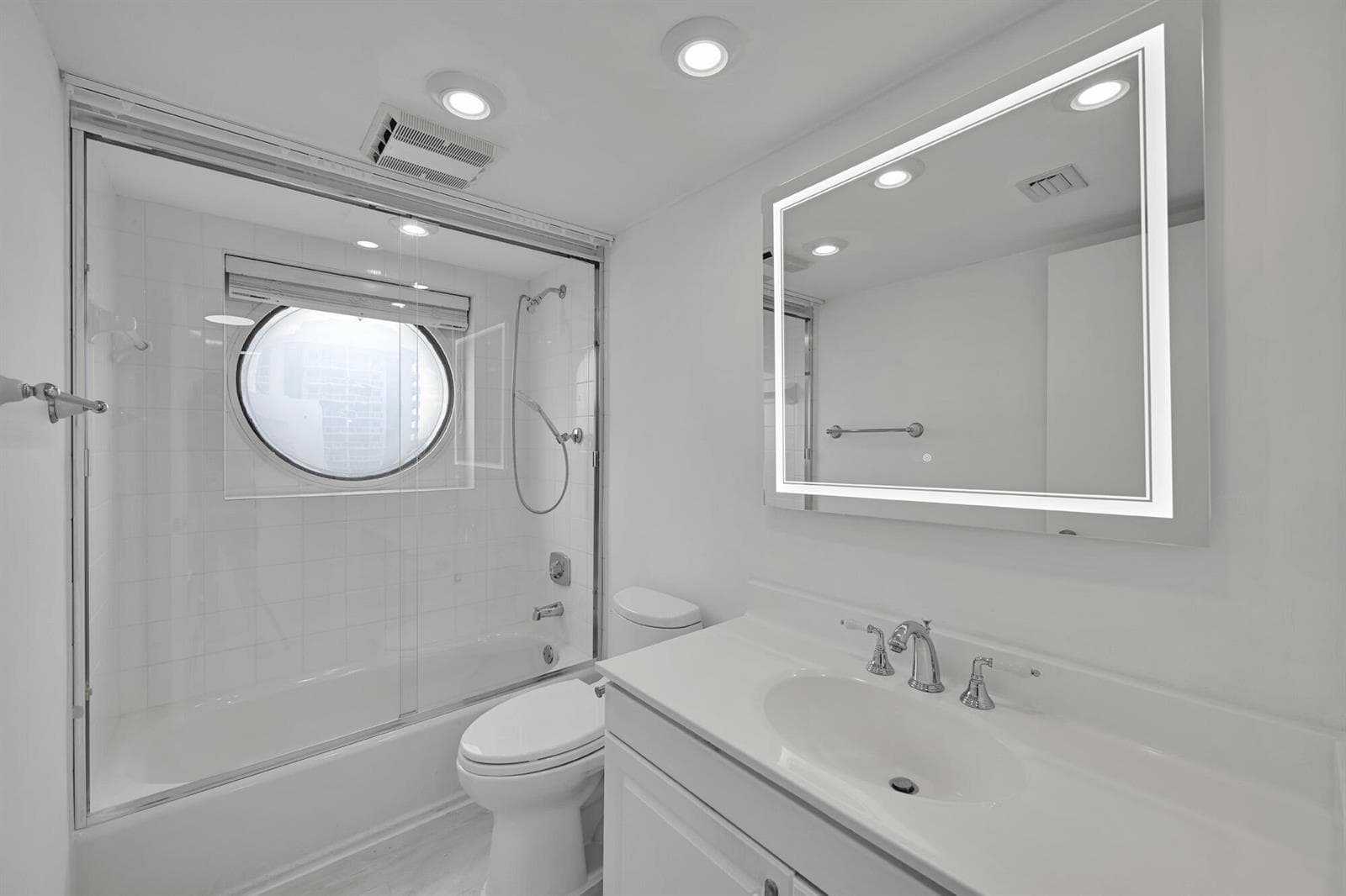 3640 Yacht Club Drive 1501 photo 13