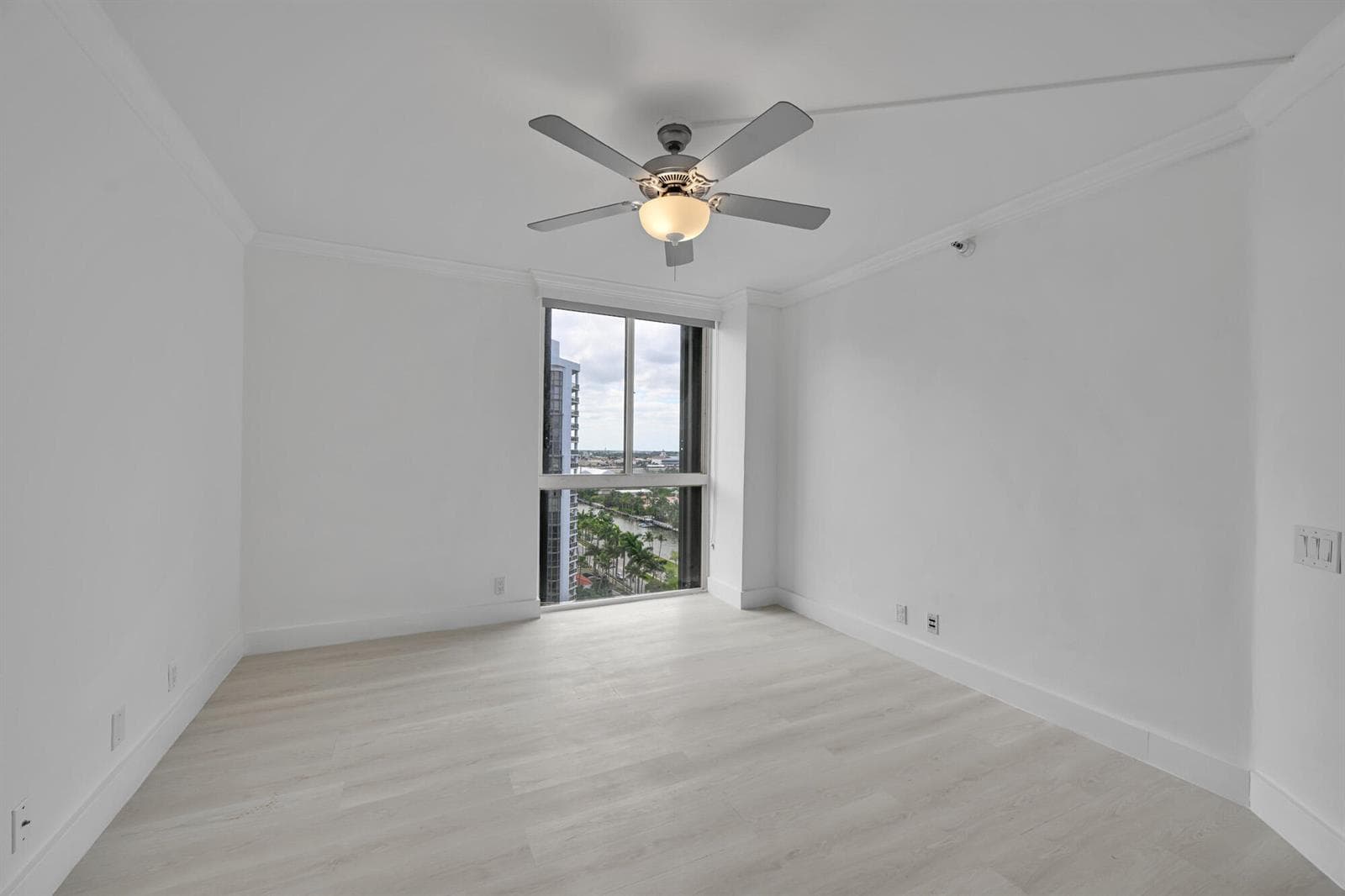 3640 Yacht Club Drive 1501 photo 16