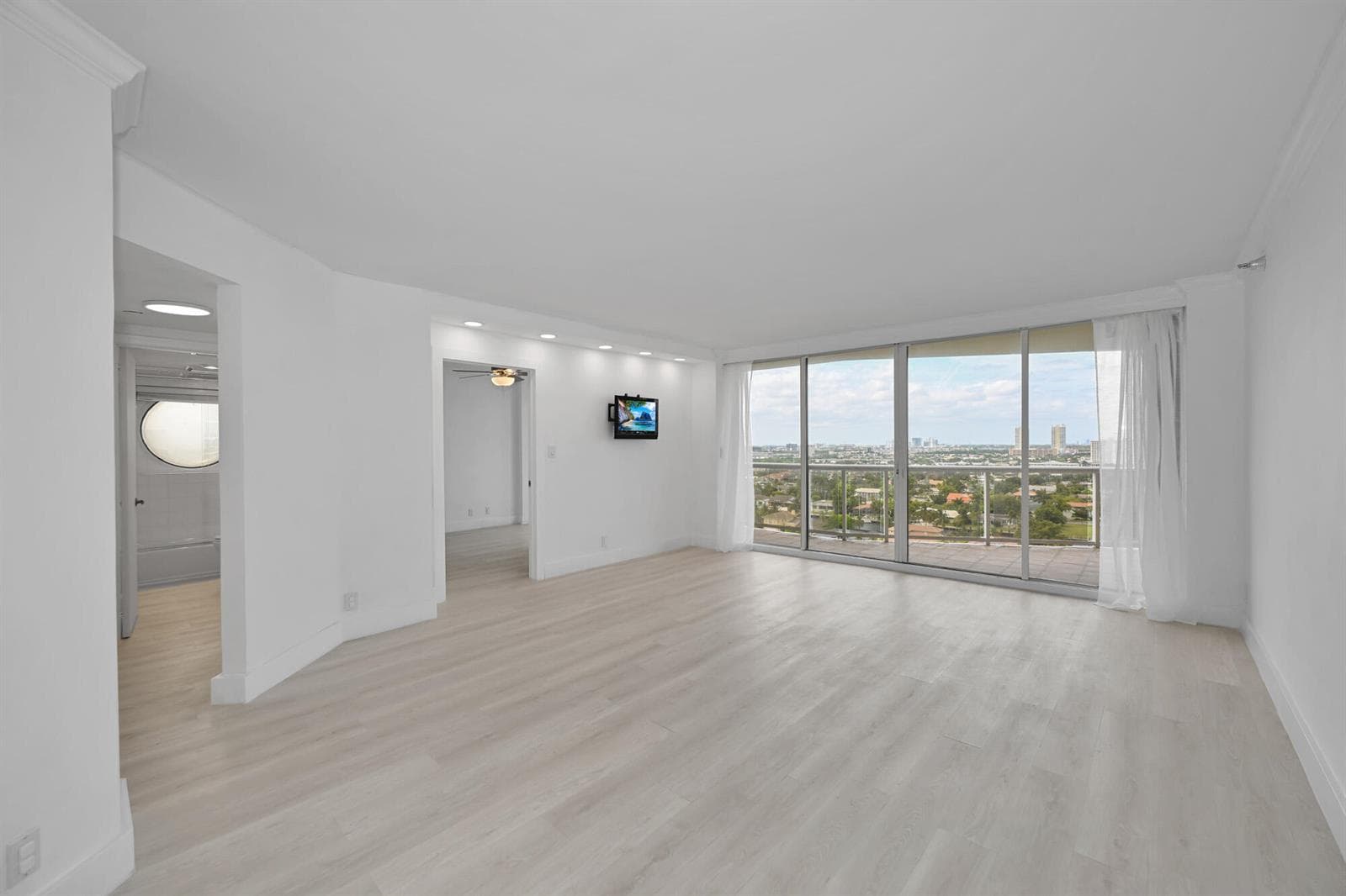 3640 Yacht Club Drive 1501 photo 7