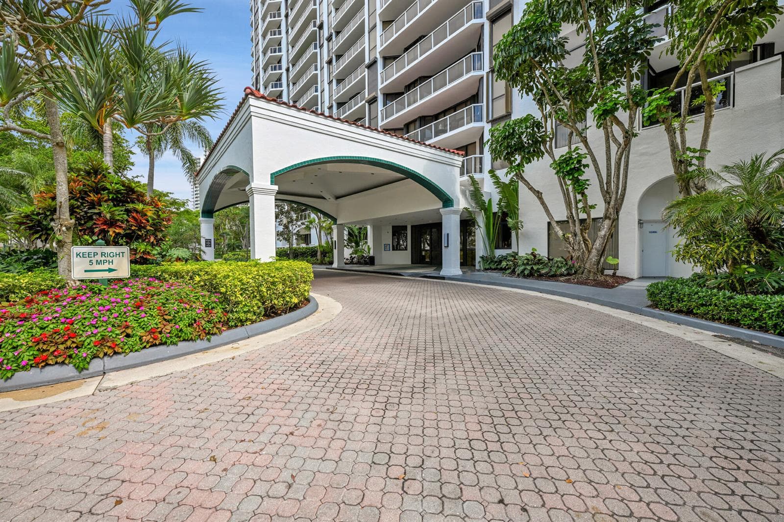 3640 Yacht Club Drive 1501 photo 3