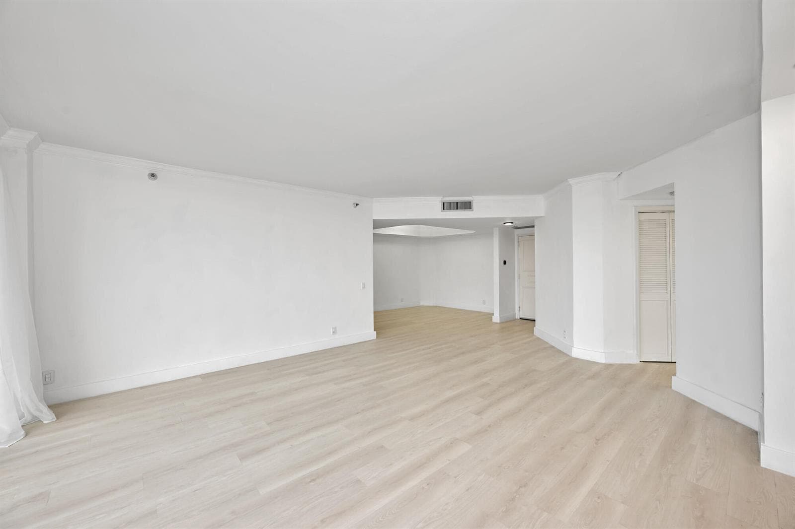 3640 Yacht Club Drive 1501 photo 10