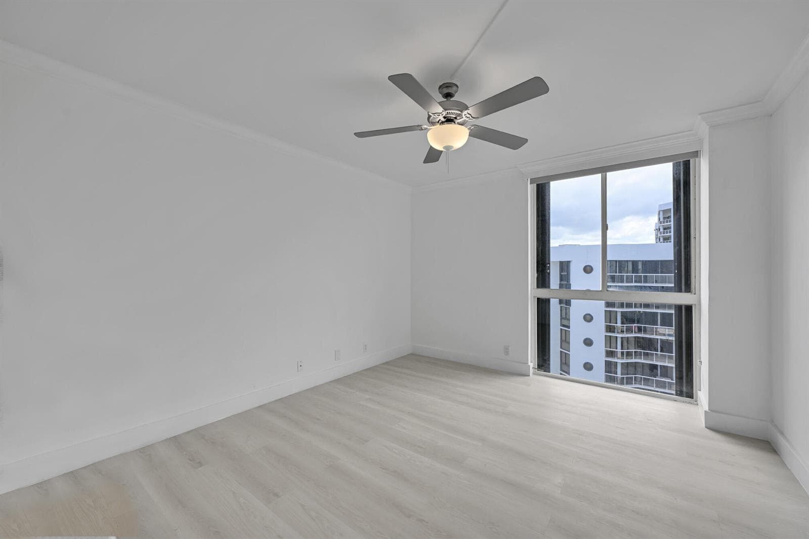 3640 Yacht Club Drive 1501 photo 14