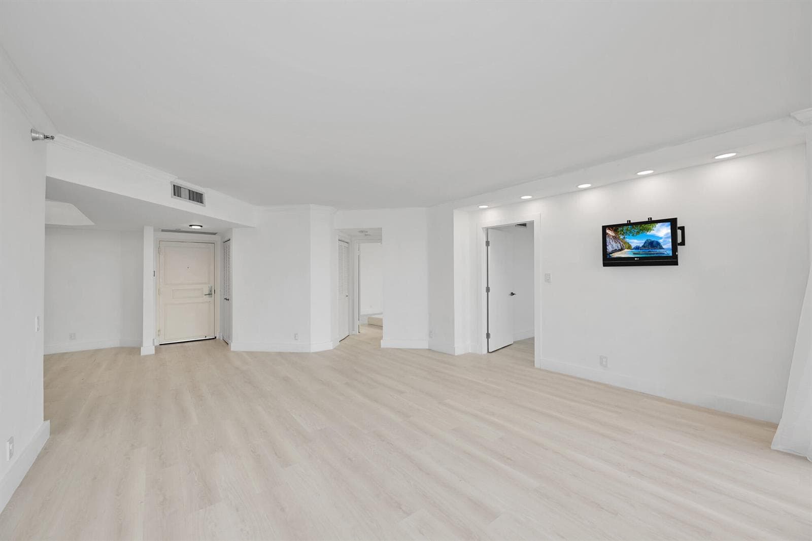 3640 Yacht Club Drive 1501 photo 11