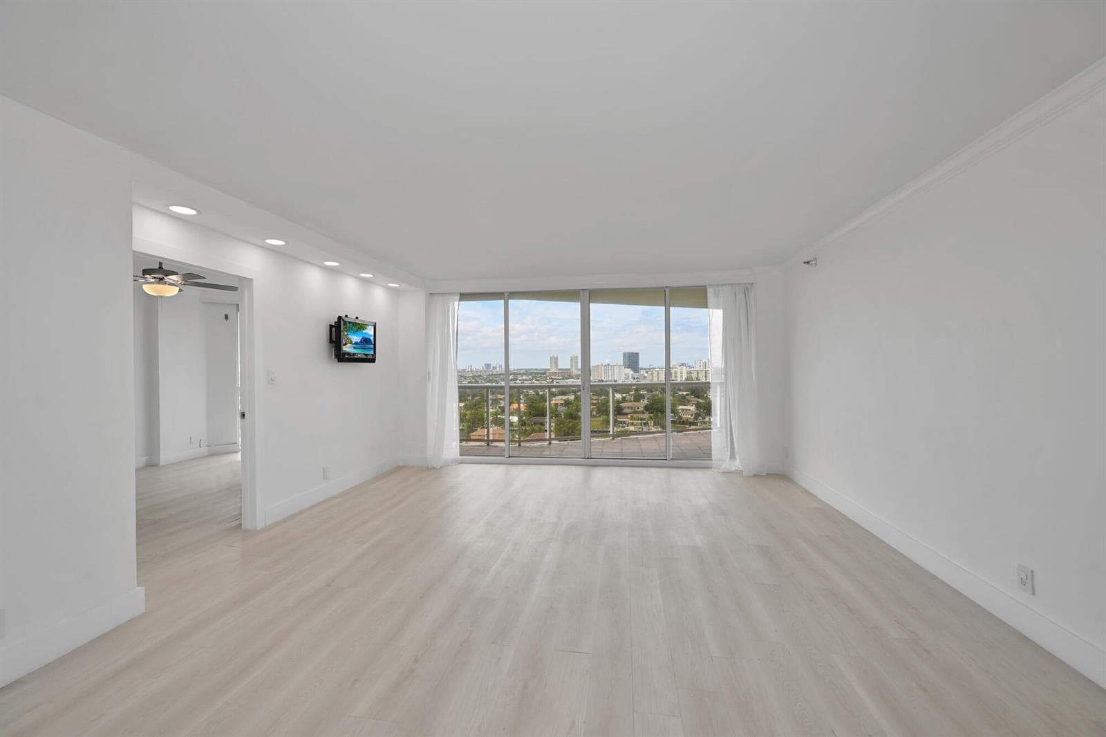 3640 Yacht Club Drive 1501 photo 8