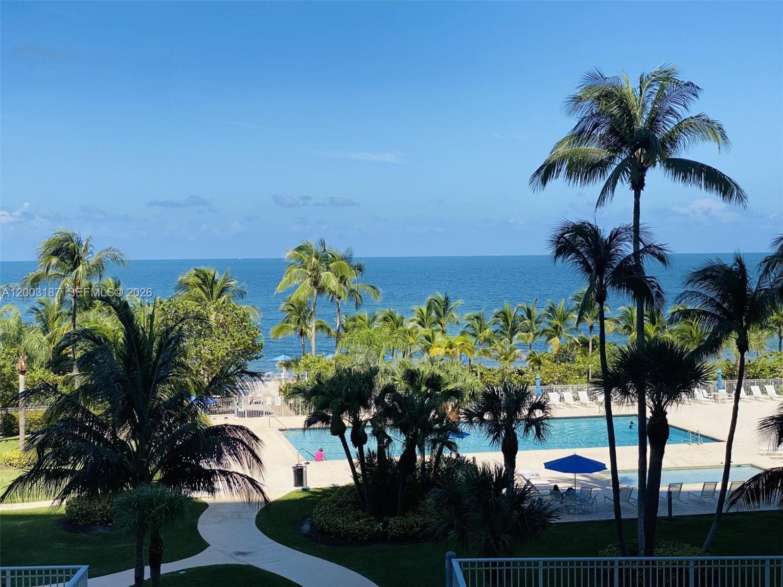 881 Ocean Dr 3E photo 2