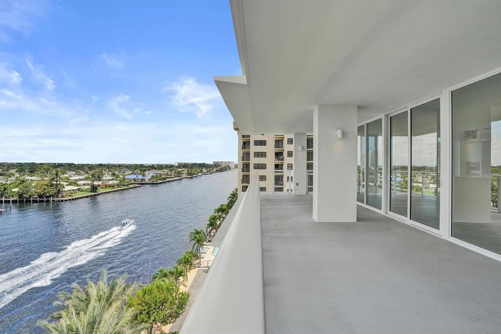 407 N Riverside Drive 605 photo 3
