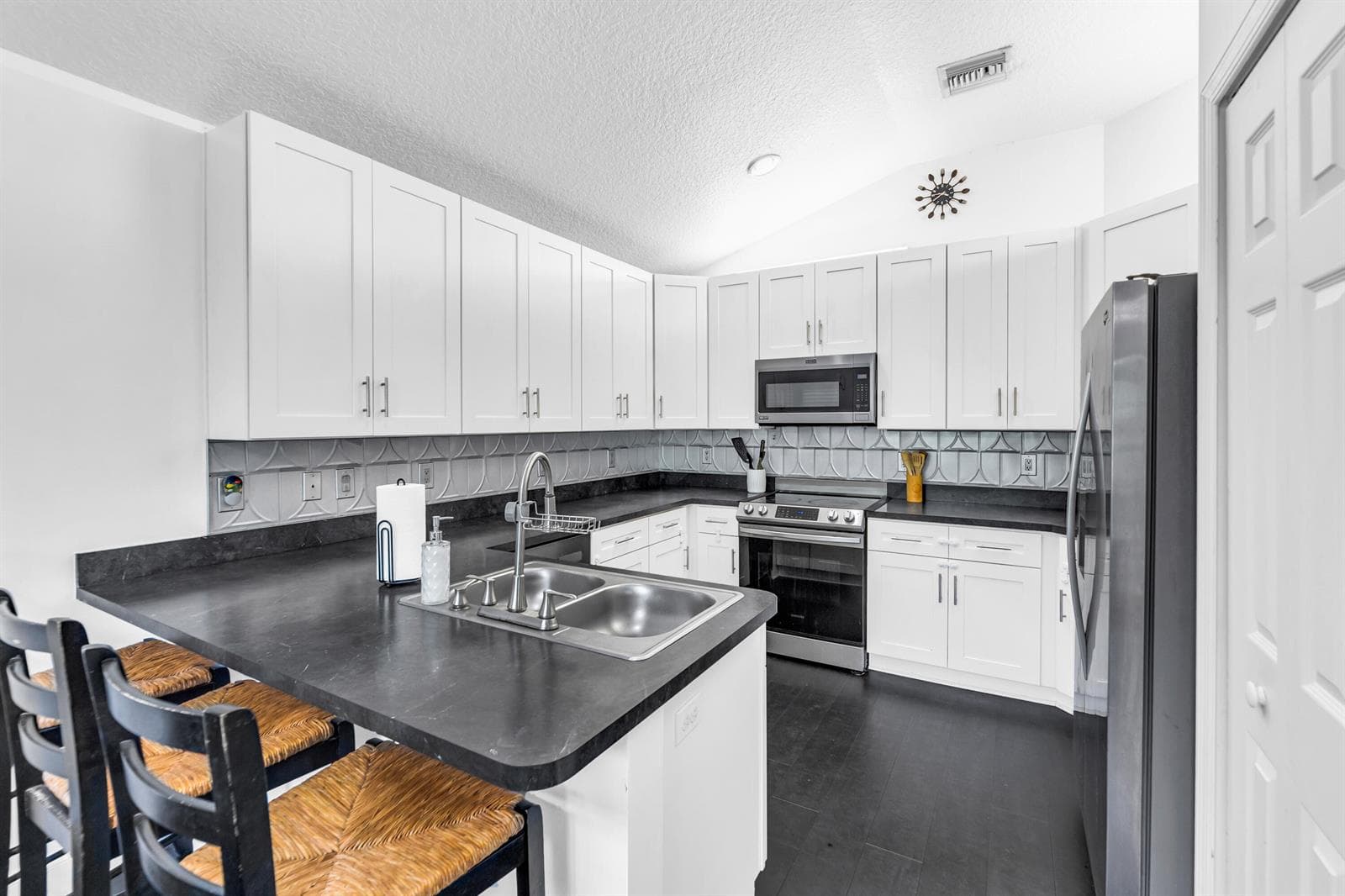 2530 SE Hemsing Street photo 12
