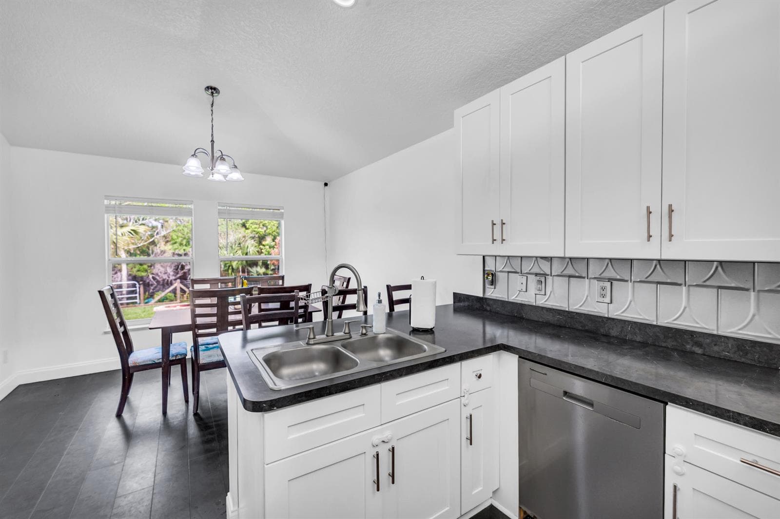 2530 SE Hemsing Street photo 15