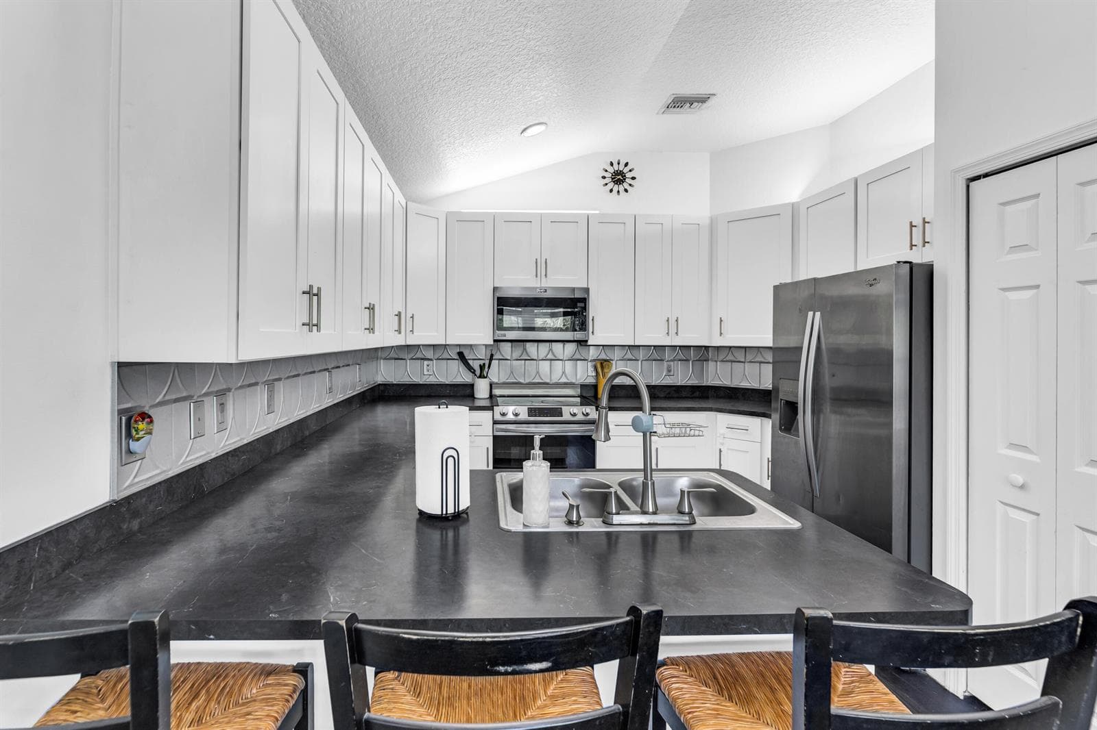 2530 SE Hemsing Street photo 11