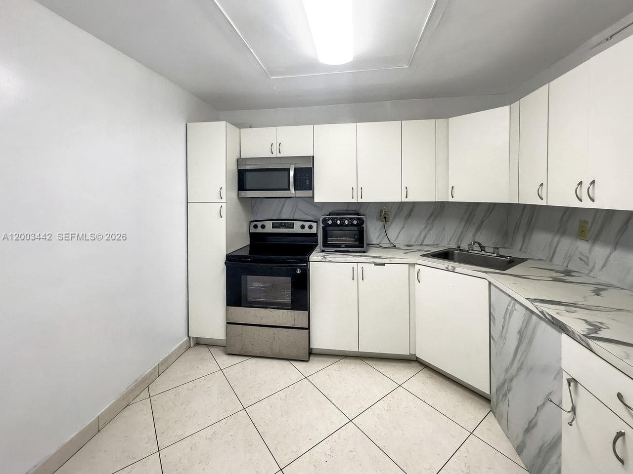 2750 NE 183rd St 407 photo 3