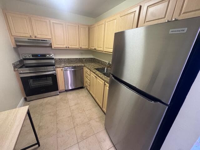 6475 Bay Club Drive 4 photo 6