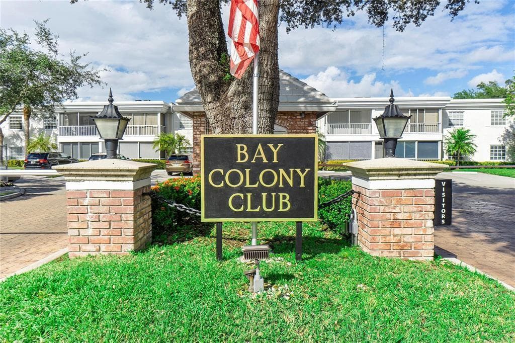 6475 Bay Club Drive 4 photo 16