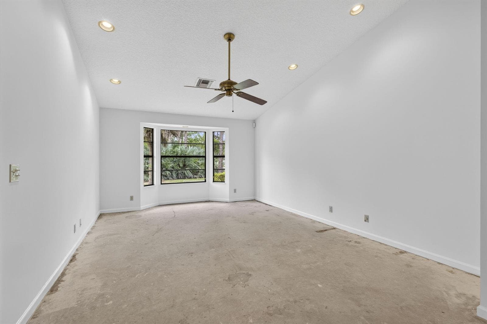 6045 Hall Boulevard photo 22