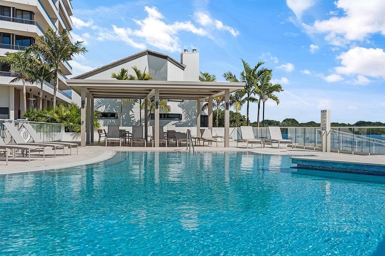 100 Lakeshore Drive 252 photo 25