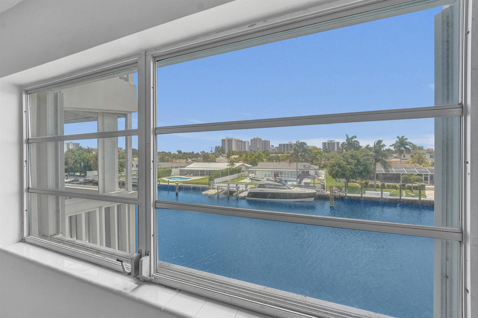 455 Paradise Isle Boulevard 305 photo 17