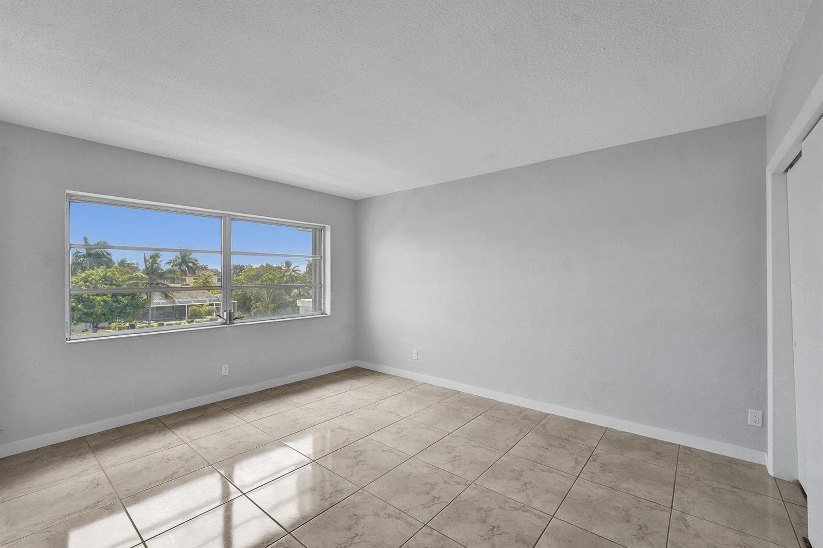 455 Paradise Isle Boulevard 305 photo 16