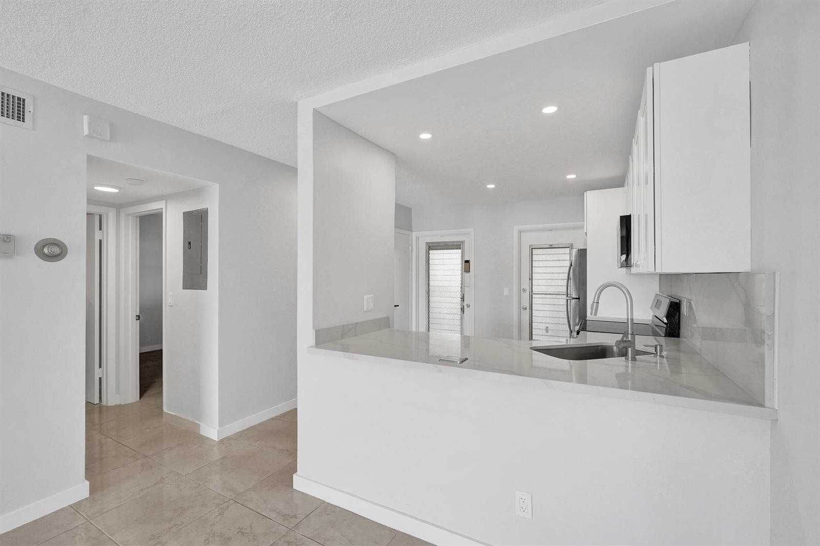 455 Paradise Isle Boulevard 305 photo 7