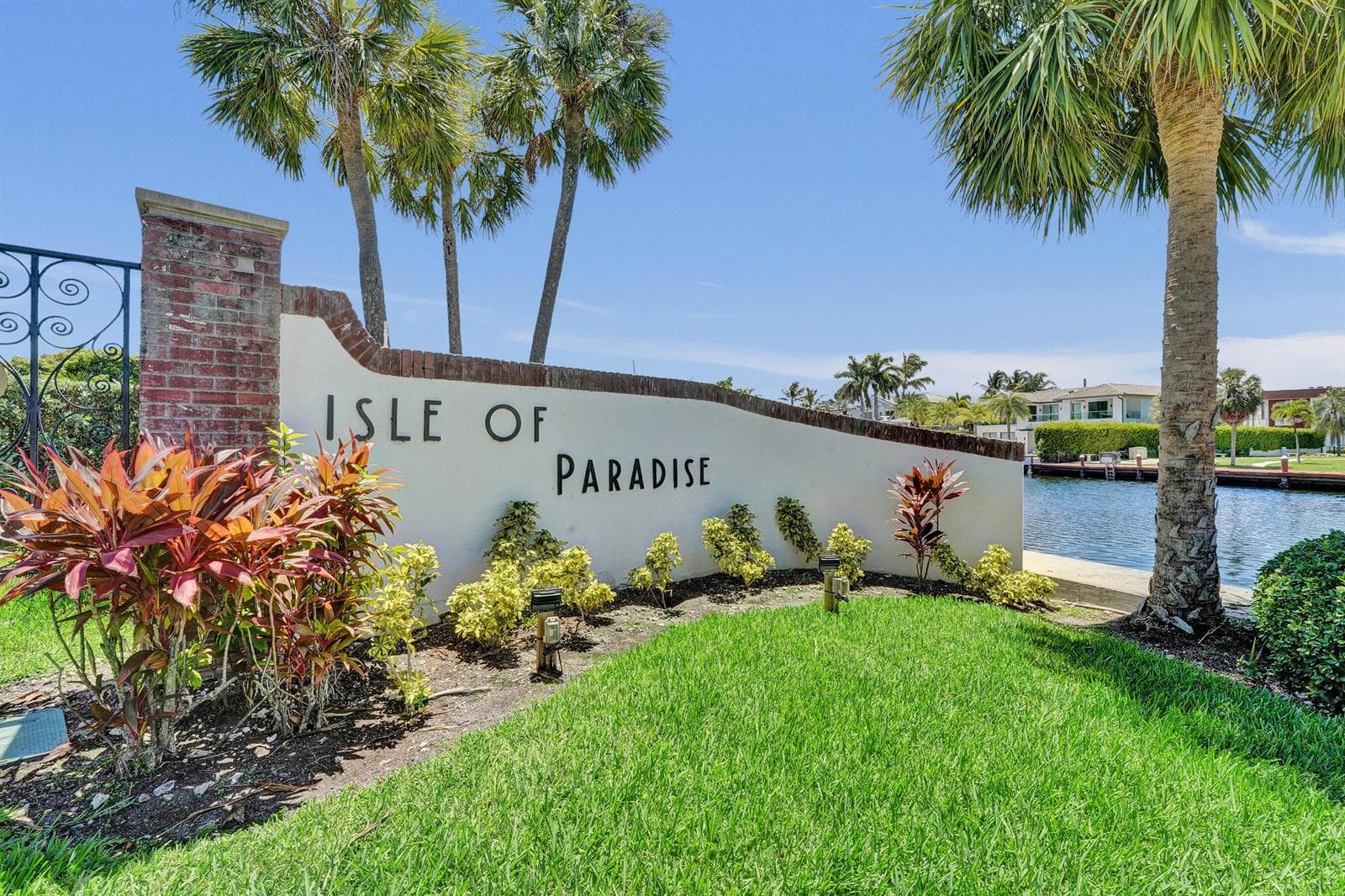 455 Paradise Isle Boulevard 305 photo 1