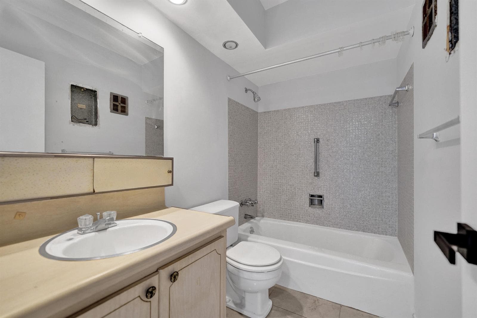 455 Paradise Isle Boulevard 305 photo 14
