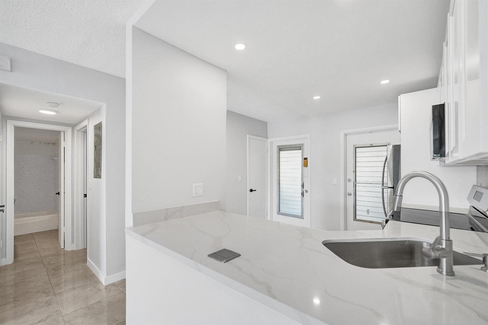 455 Paradise Isle Boulevard 305 photo 11
