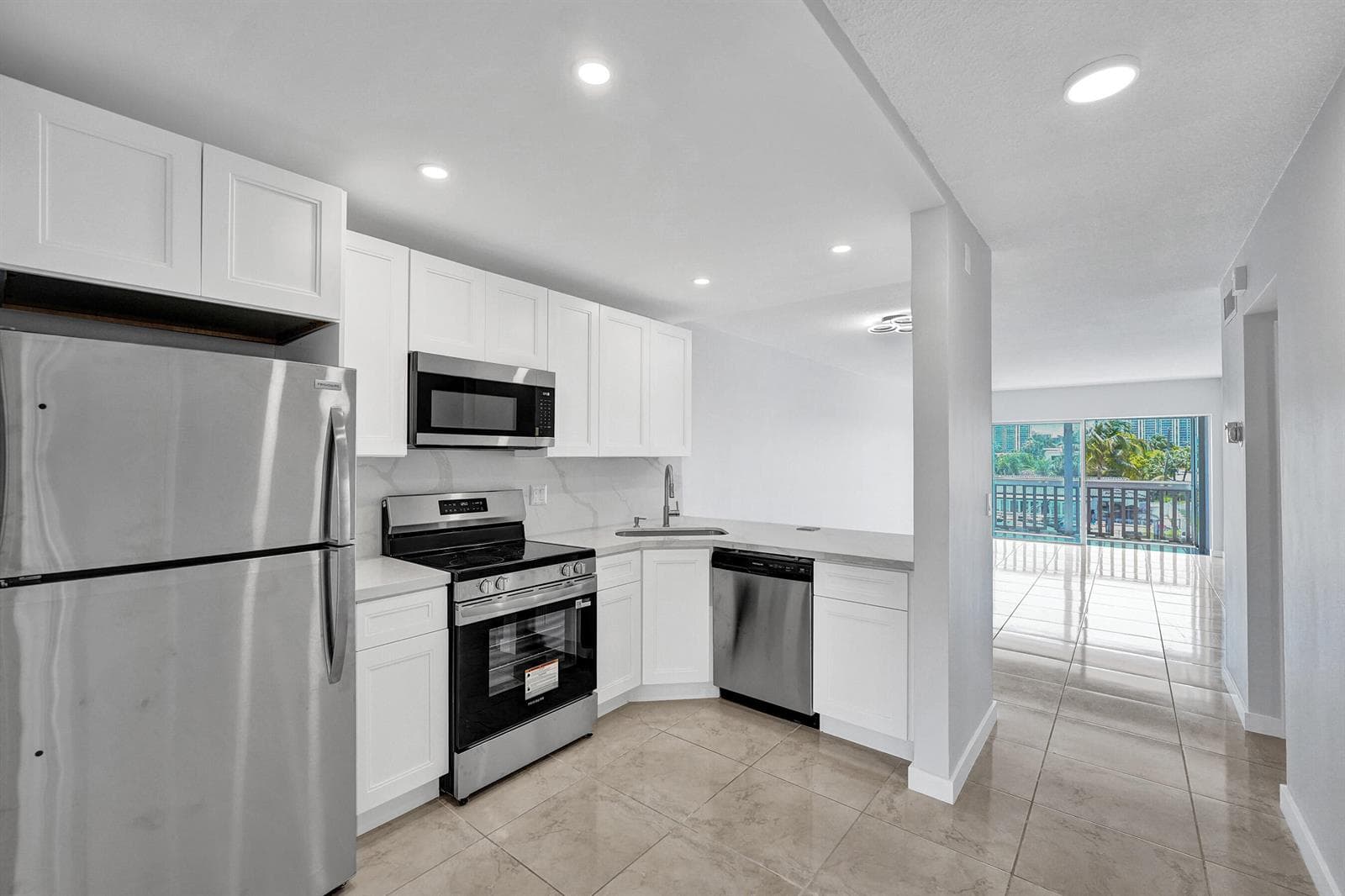 455 Paradise Isle Boulevard 305 photo 4