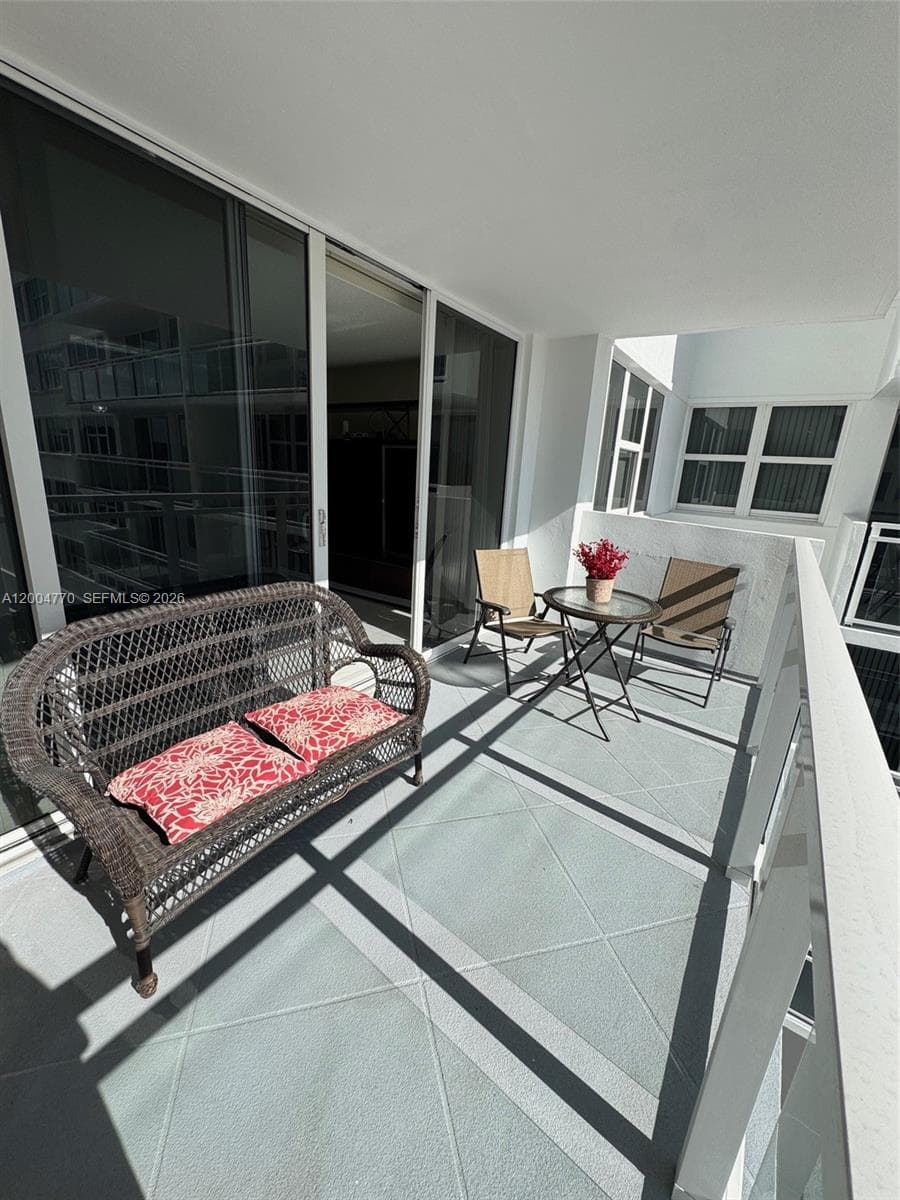 2030 S Ocean Dr 403 photo 2