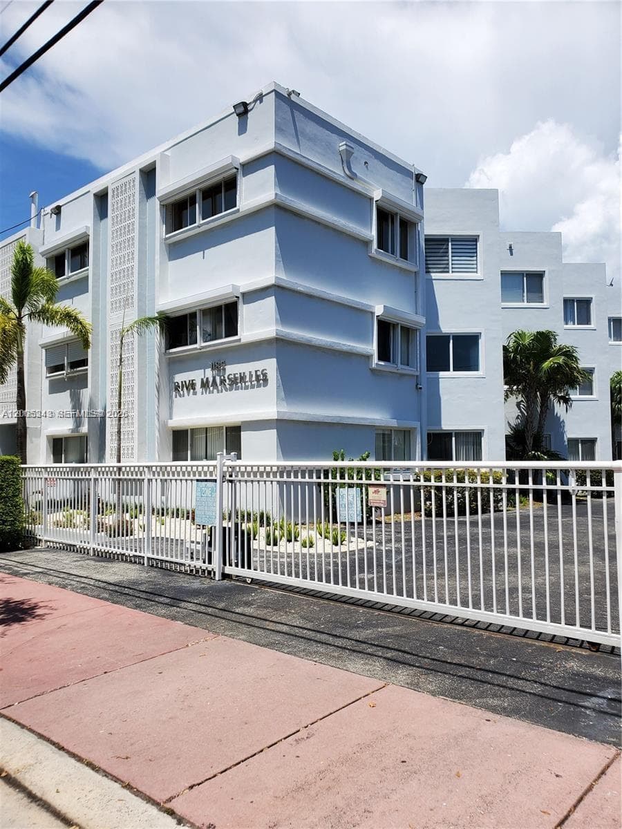 1185 Marseille Dr 209 photo 6