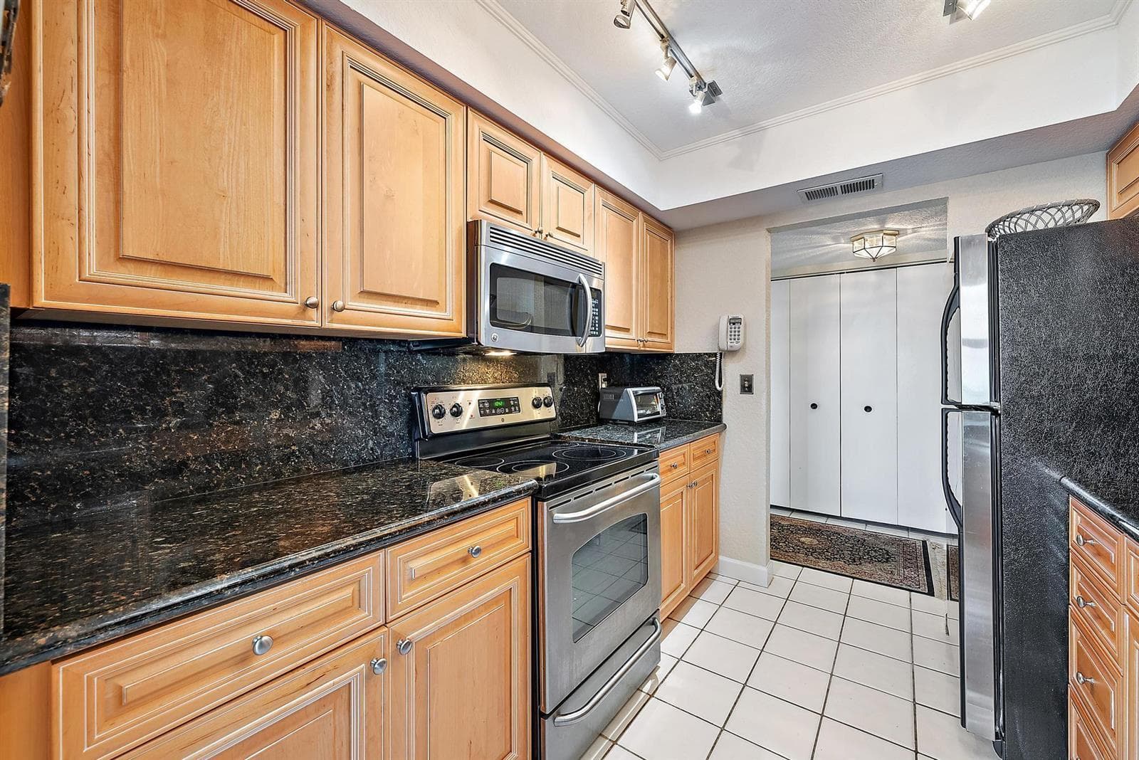 5440 N Ocean Drive 202 photo 10