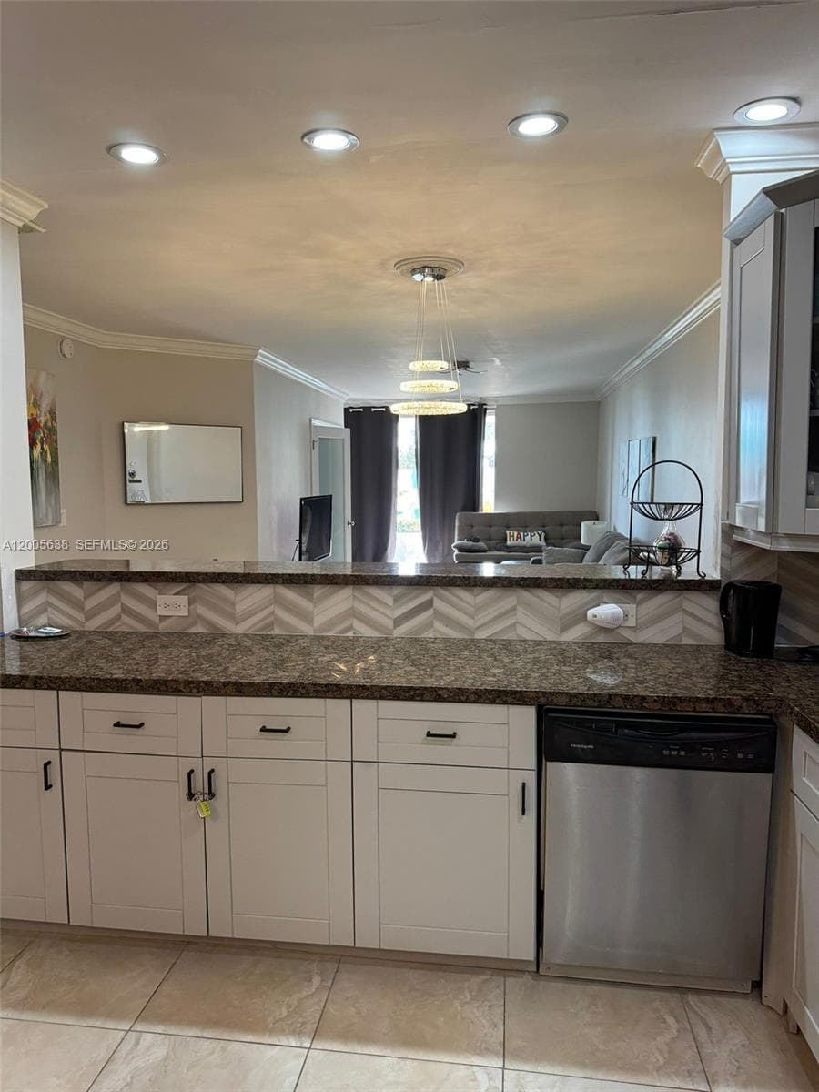 3725 S Ocean Dr L12 photo 3