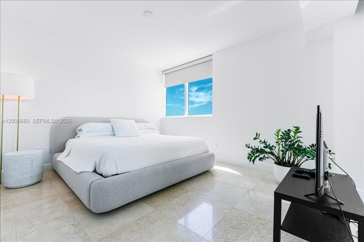 3801 Collins Ave 1105 photo 17