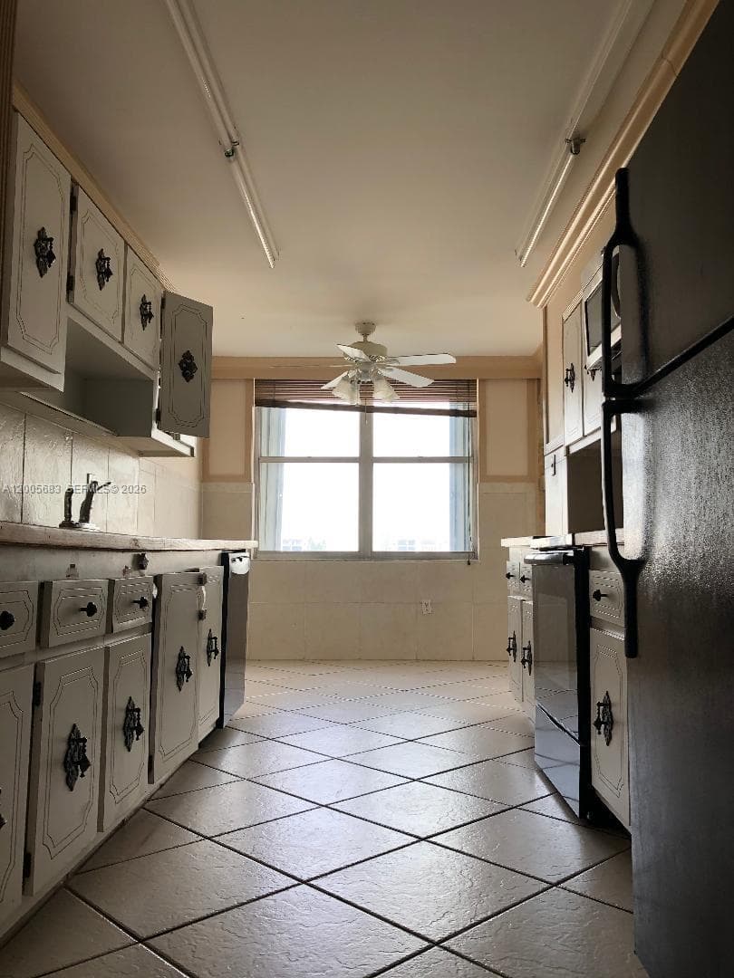 2751 S Ocean Dr 701N photo 12