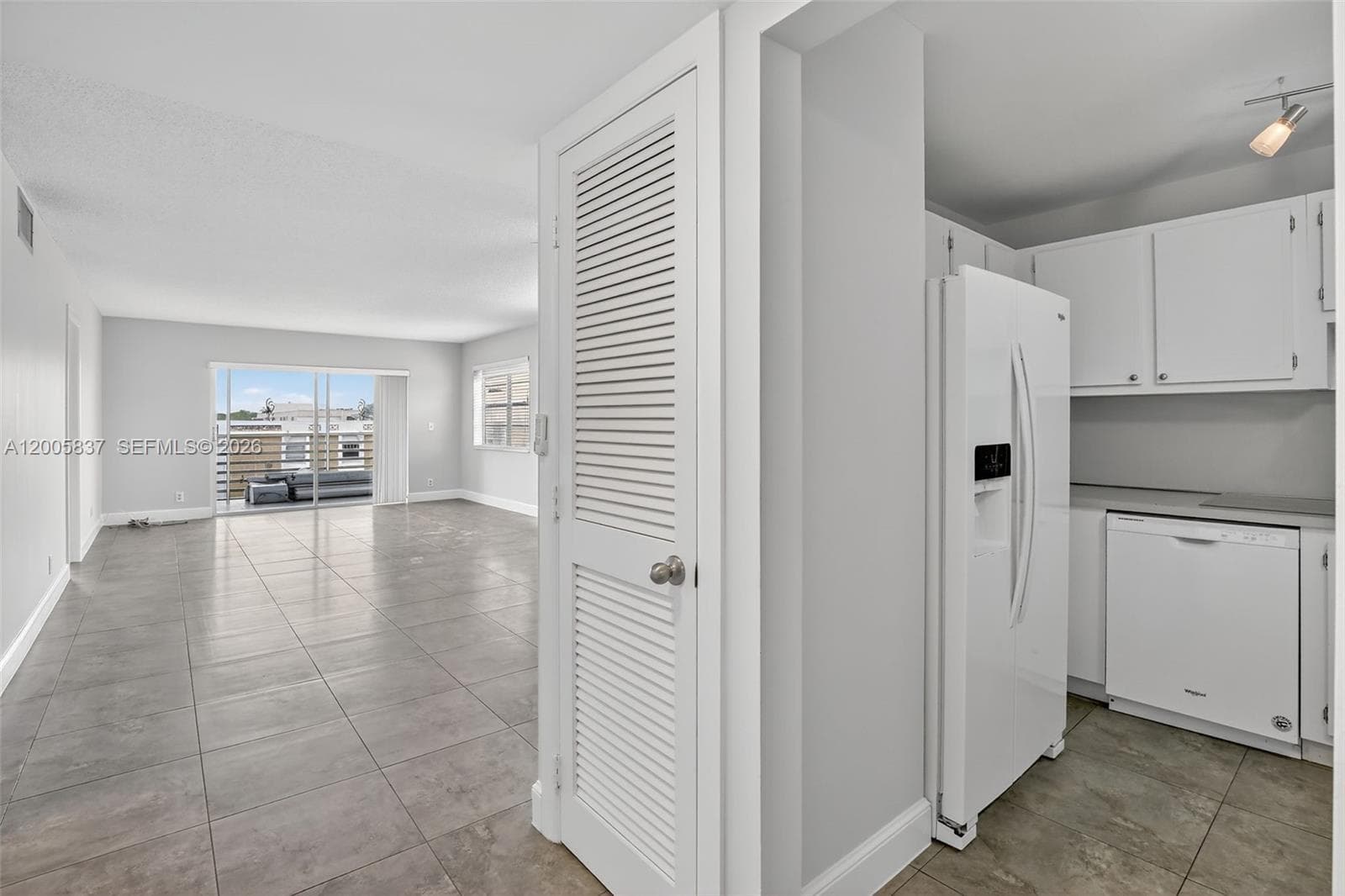3050 NE 16th Ave 407 photo 23