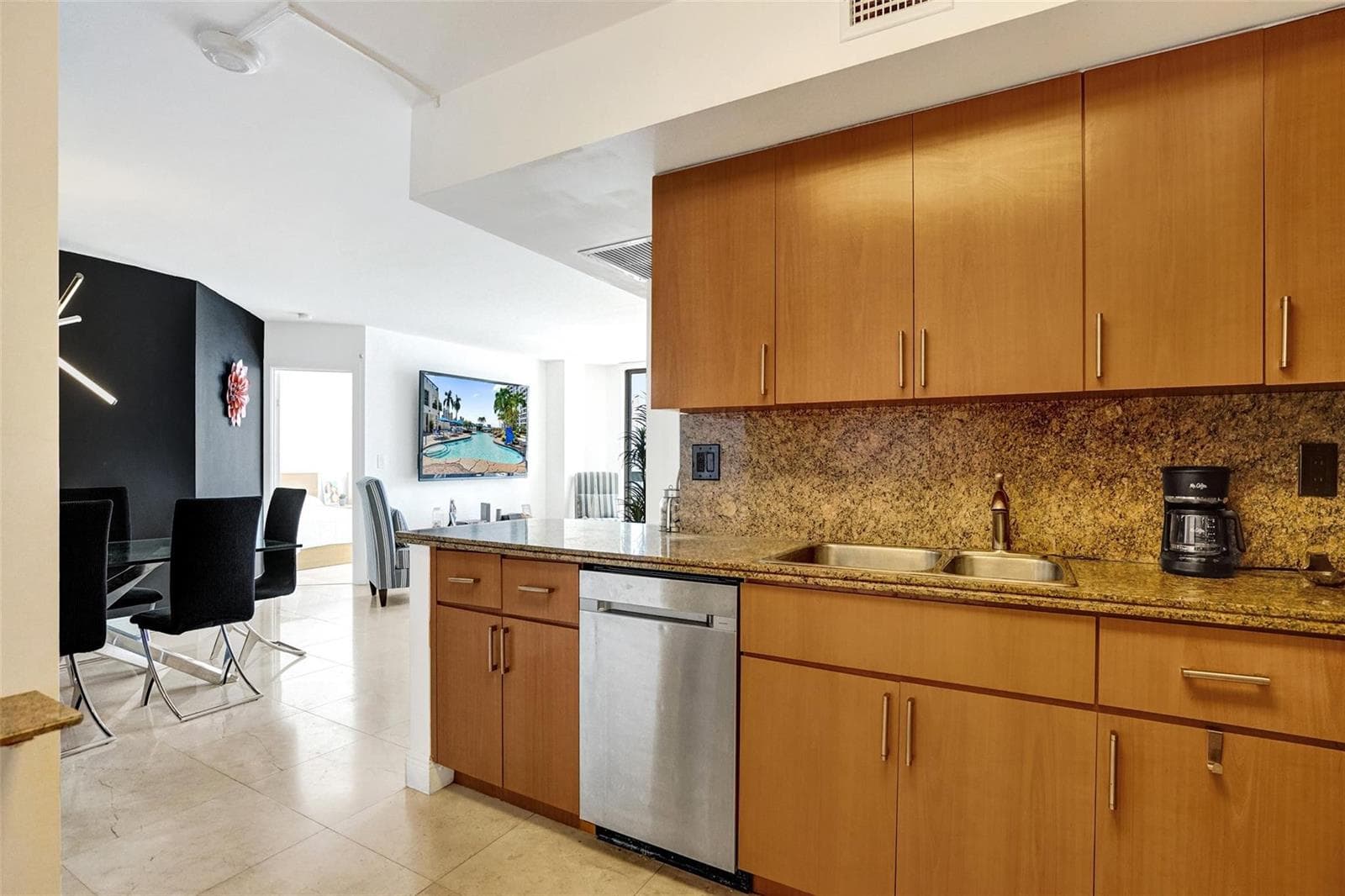 19101 NE 36th Court 1709 photo 6