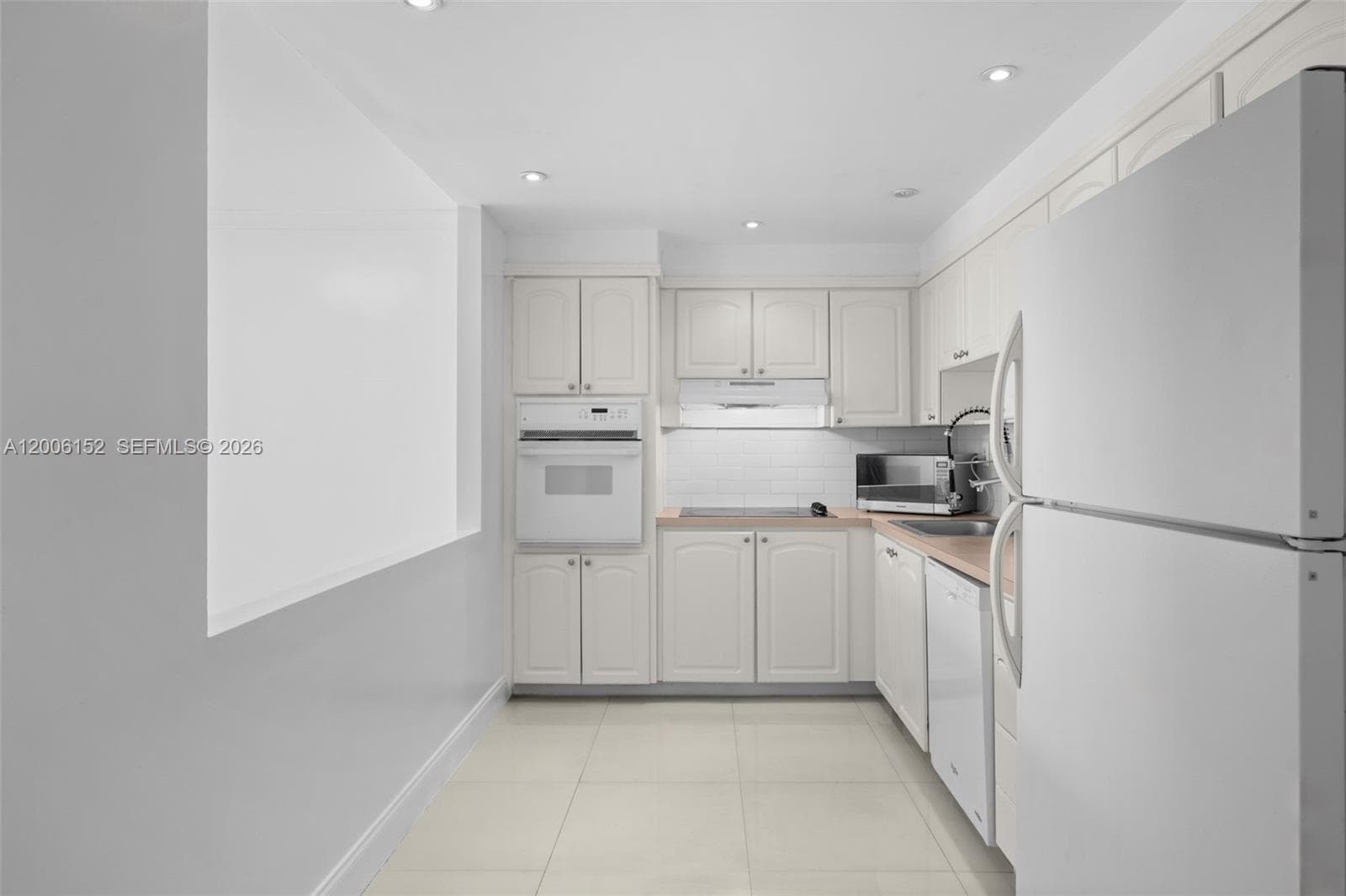 19390 Collins Ave 1410 photo 15