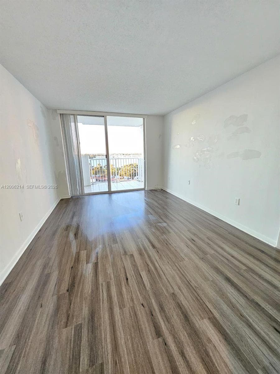 1200 NE Miami Gardens Dr 812W photo 2