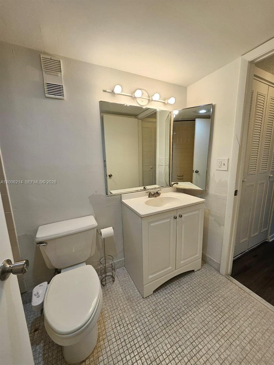 1200 NE Miami Gardens Dr 812W photo 17