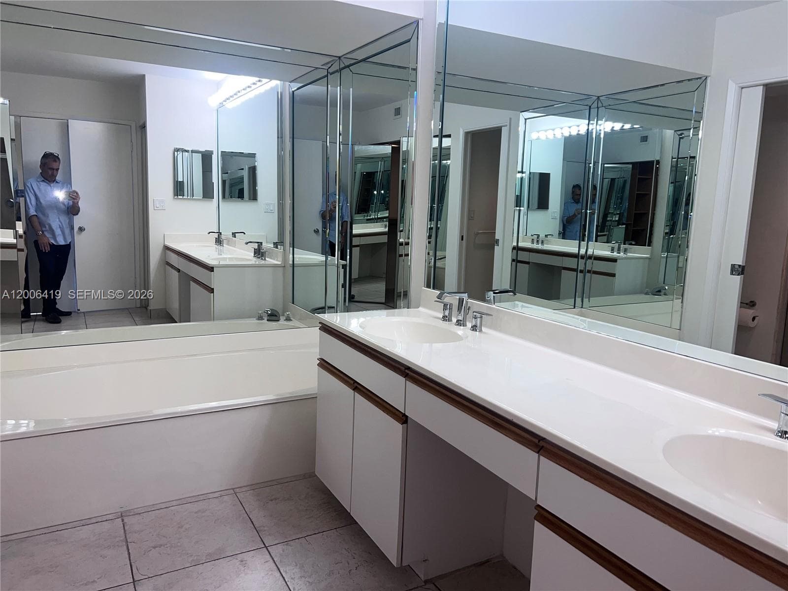 3600 Mystic Pointe Dr 511 photo 6