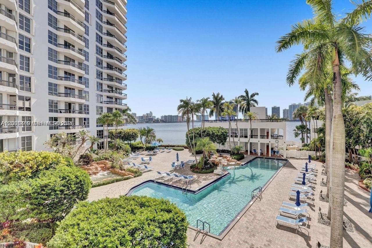 3600 Mystic Pointe Dr 511 photo 19