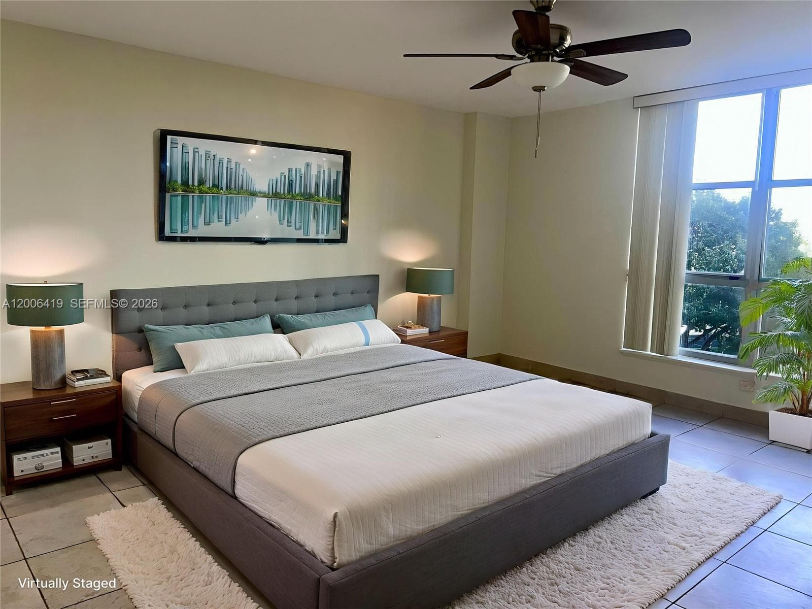 3600 Mystic Pointe Dr 511 photo 4