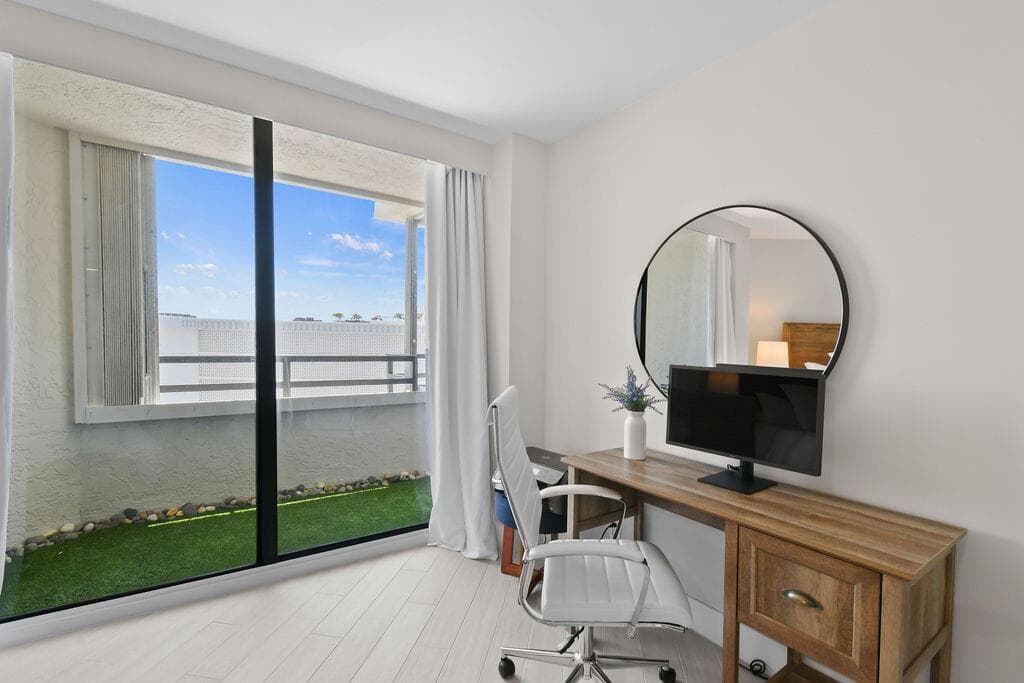 3560 S Ocean Boulevard 907 photo 18