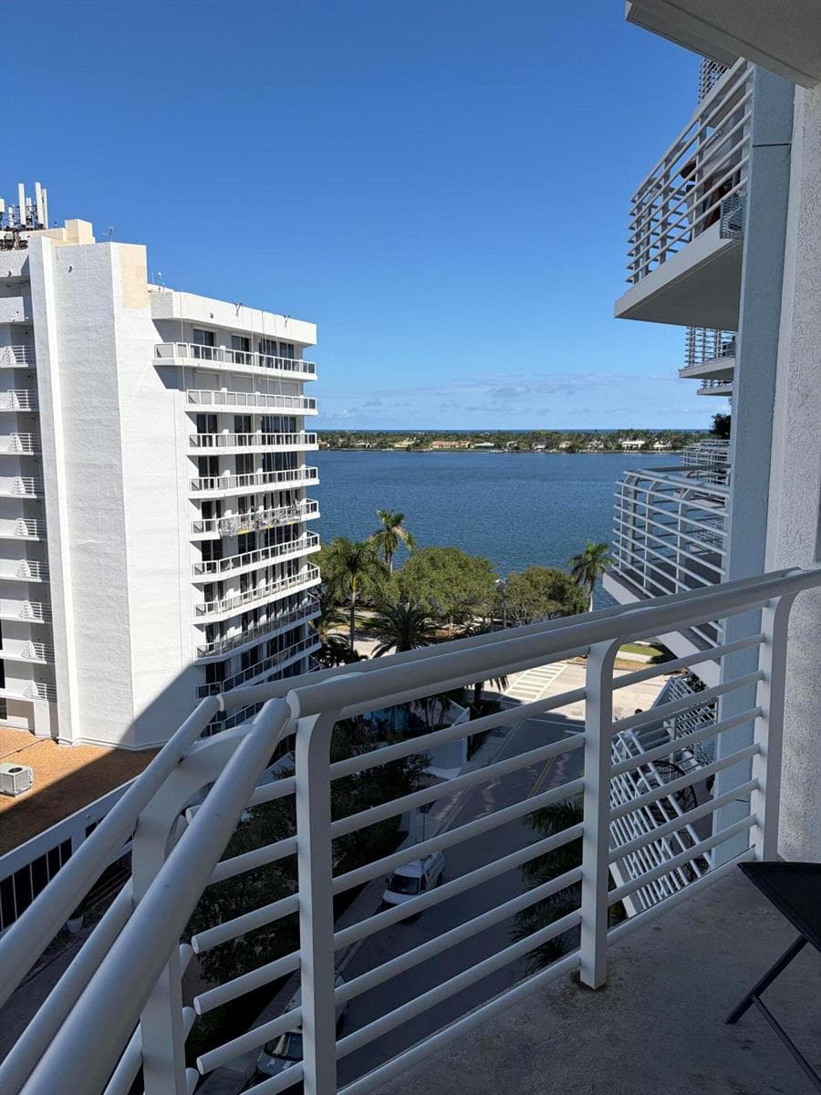 1551 N Flagler Drive 905 photo 21