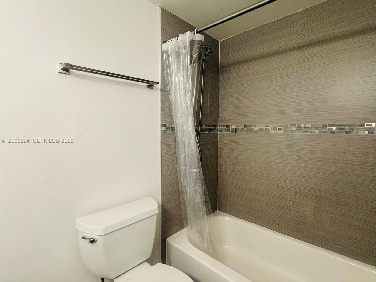 2600 NE 135th St 3F-A photo 22