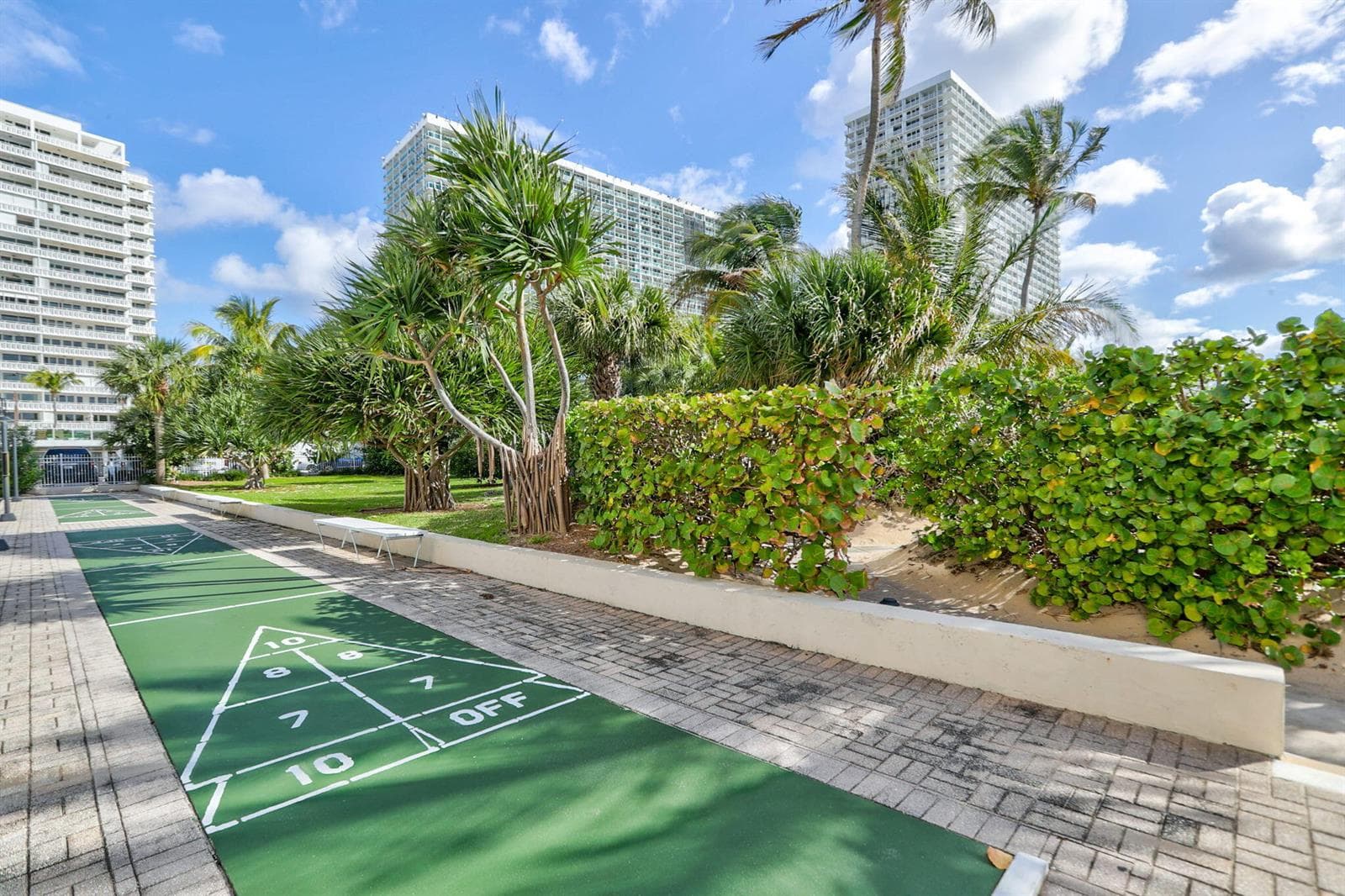 2100 S Ocean Drive 7-cd photo 2