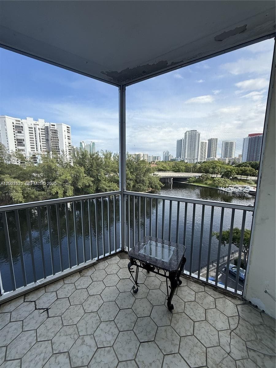 300 Diplomat Pkwy 712 photo 2